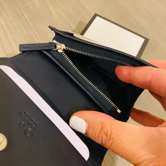 SOLD ⭐️Gucci credit card coin wallet - Picture 4 of 14